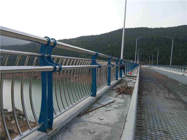 普陀不锈钢桥梁护栏的特点及其在桥梁安全中的重要作用