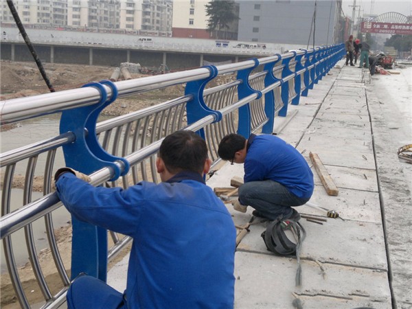 普陀不锈钢桥梁护栏除锈维护的重要性及其方法
