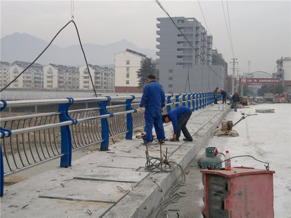 普陀不锈钢复合管护栏常见问题及解决方案